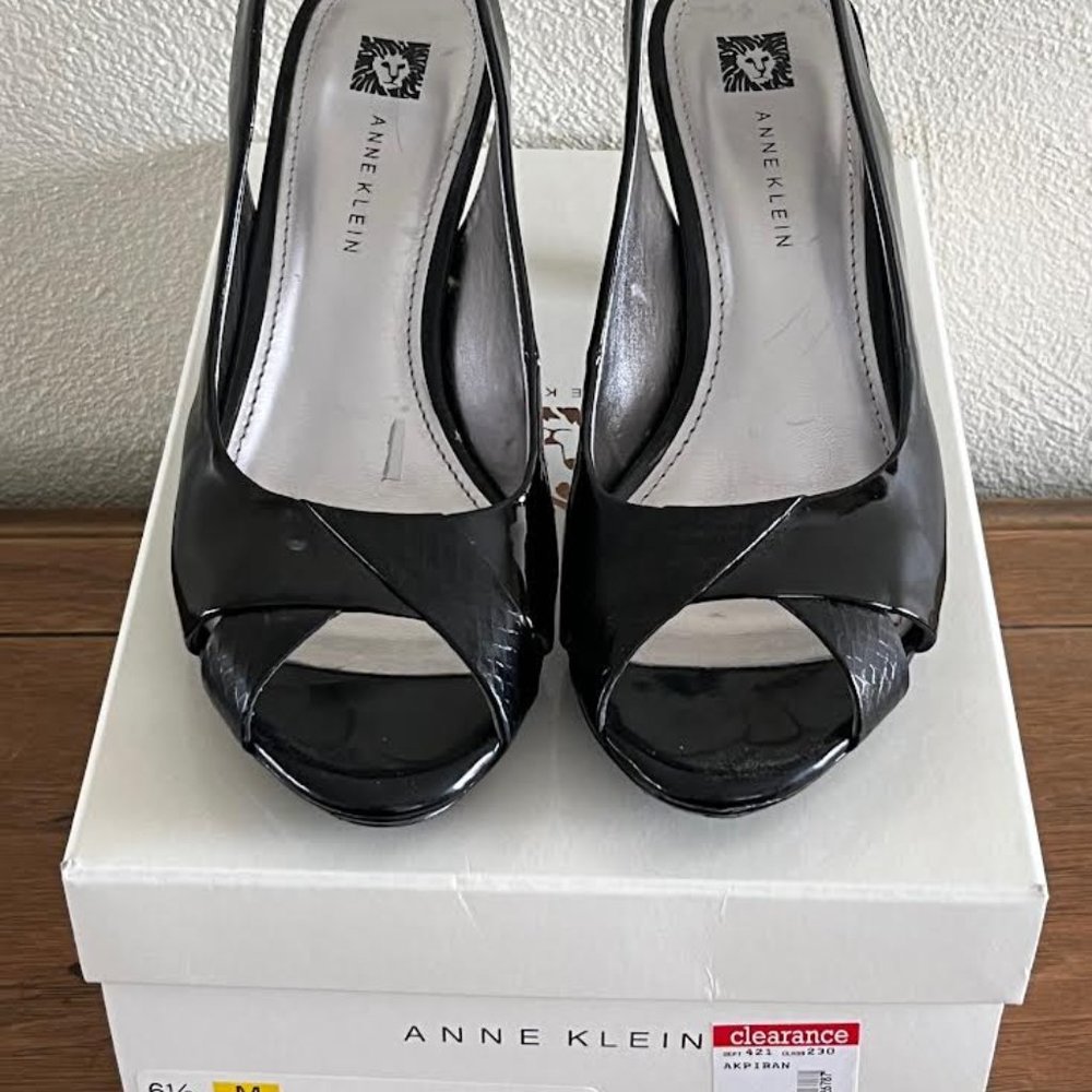 Anne Klein, size 6.5, black patent
